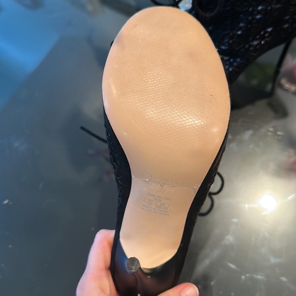 Brand new, gorgeous lace up zipper back black, high heels - Picture 3 of 4